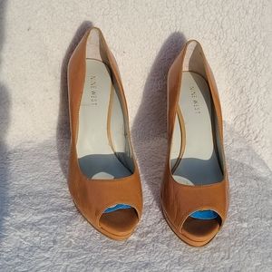 Tan Colored Nine West Peep toe 4 inch heel Sz 7M